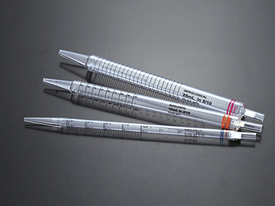 独特的短管设计，符合人体工程学设计，可在层流罩下方使用