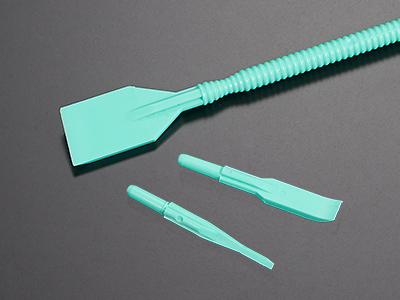 独特的双功能设计，另一端配备“刮刀型”结构提供无死角处理